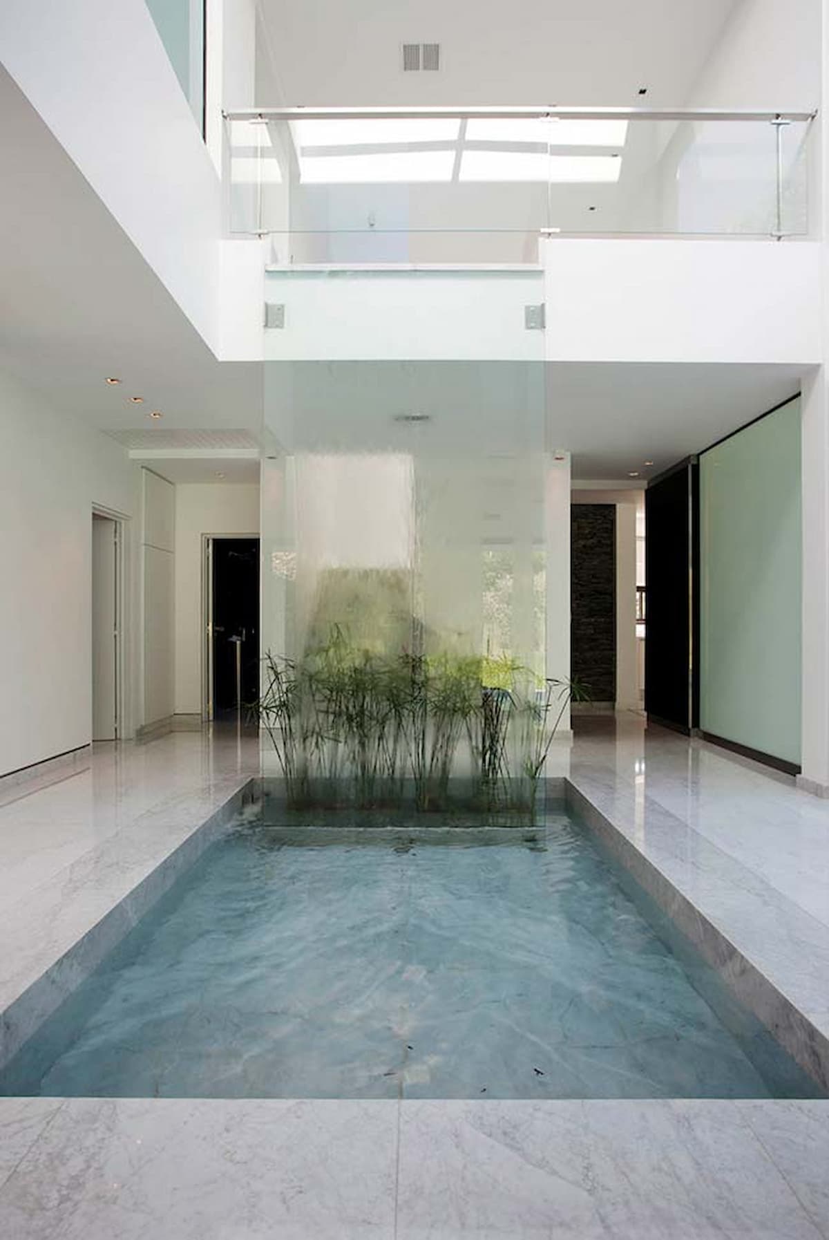 piso de mármore para piscina