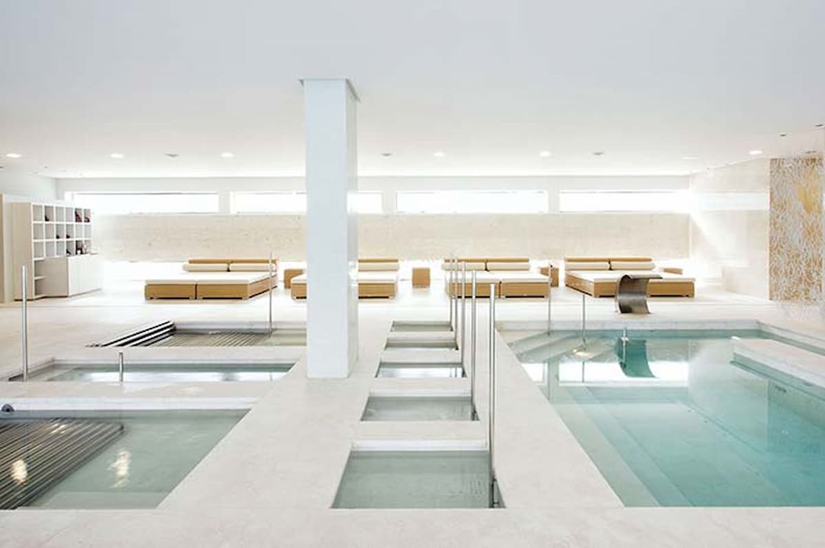 piso de mármore para piscina